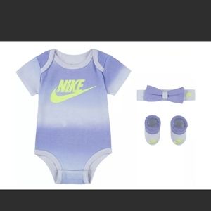 3 Piece Nike Baby Girls Gift Set / Outfit